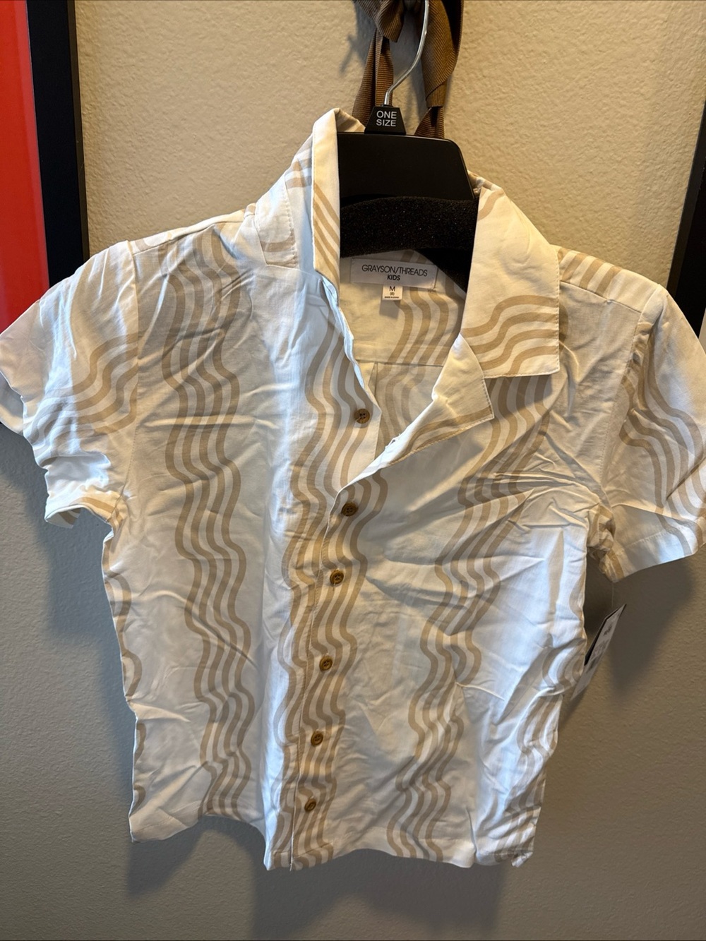 Grayson Threads Kids Medium Short Sleeve Button-Down Shirt in Beige Wave Pattern